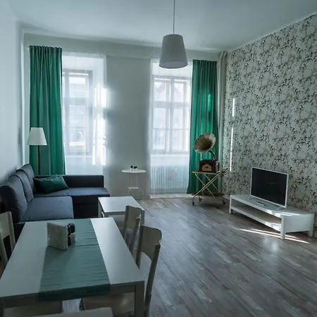 Julie Apartmán